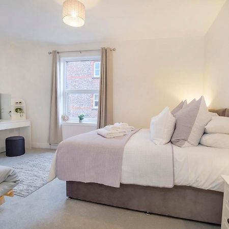 Historic House In The Heart Of York City Centre With Free Parking Extérieur photo