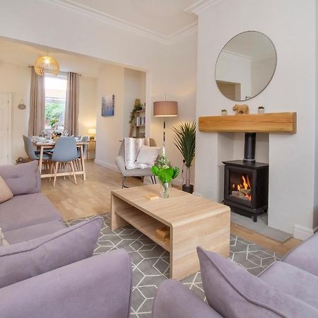 Historic House In The Heart Of York City Centre With Free Parking Extérieur photo