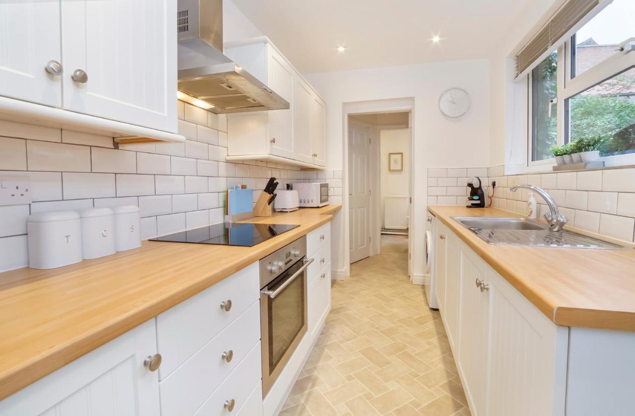 Historic House In The Heart Of York City Centre With Free Parking Extérieur photo