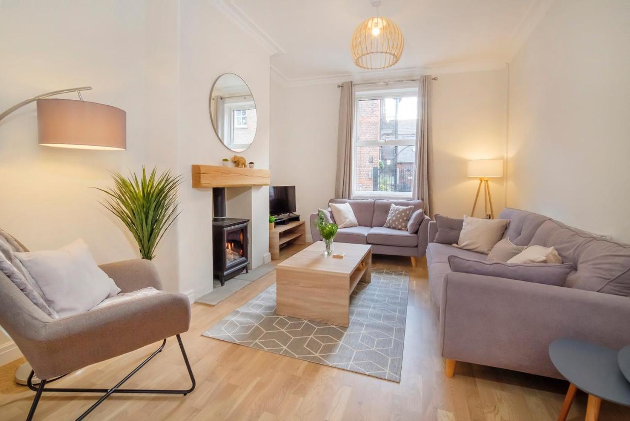 Historic House In The Heart Of York City Centre With Free Parking Extérieur photo